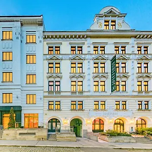Отель Josefshof Am Rathaus ****