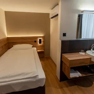 Ziegelhuesi Hotel, Bei Bern Stettlen